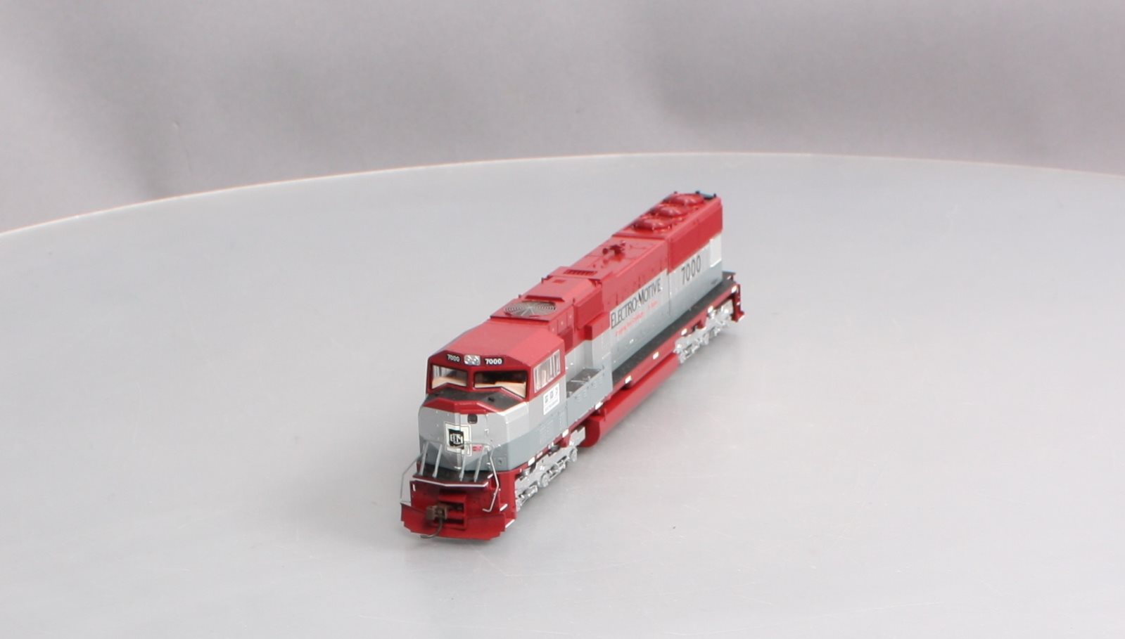 Athearn 0G6116 HO Scale Electro-Motive SD70M EMD Diesel Locomotive #7000 LN/Box