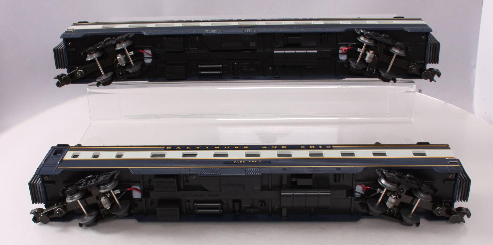 MTH 20-6613 O B&O 70' Streamline Sleeper/Diner Passenger Car Set (Set of 2) EX/Box