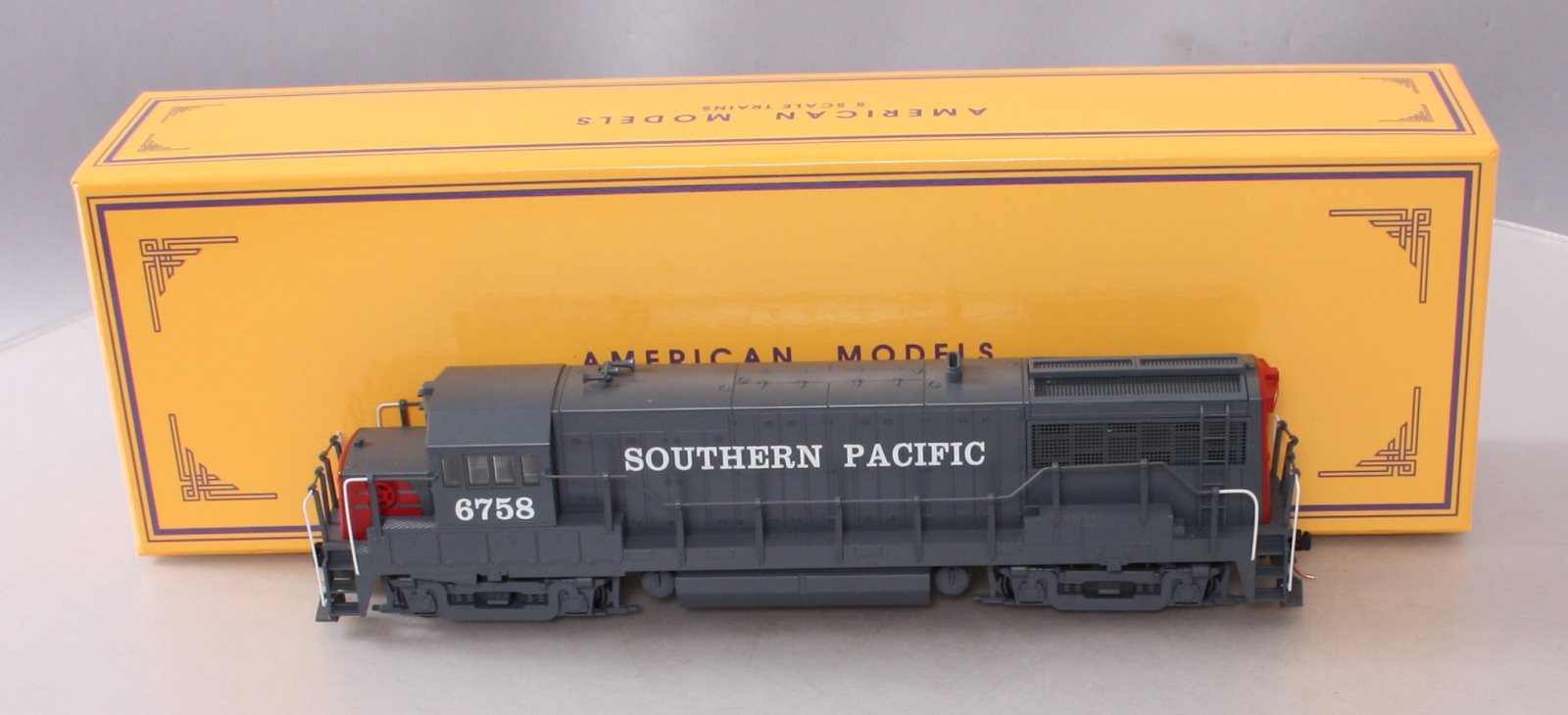 American Models U2509 S Scale SP U-25 Diesel Locomotive w/Scale Wheels #6758 EX/Box