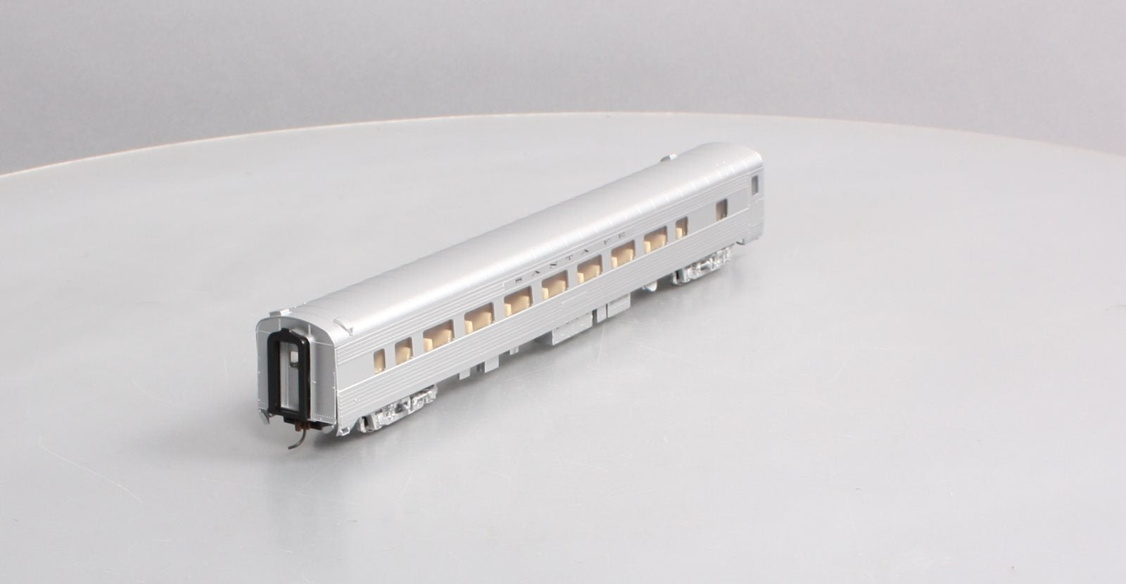 Walthers 932-6782 HO Scale Santa Fe Pullman-Standard 64-Seat Coach LN/Box