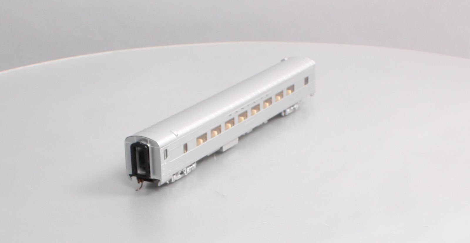 Walthers 932-6782 HO Scale Santa Fe Pullman-Standard 64-Seat Coach LN/Box