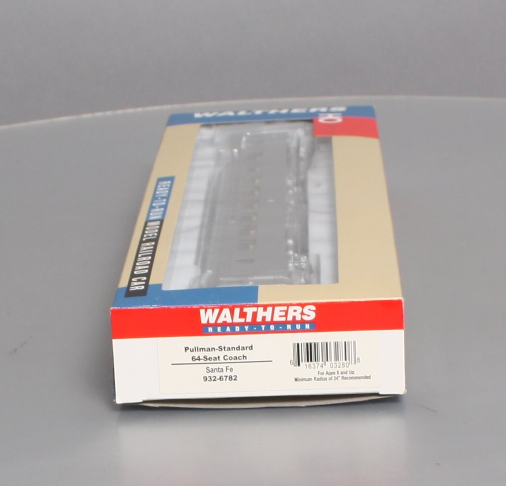Walthers 932-6782 HO Scale Santa Fe Pullman-Standard 64-Seat Coach LN/Box