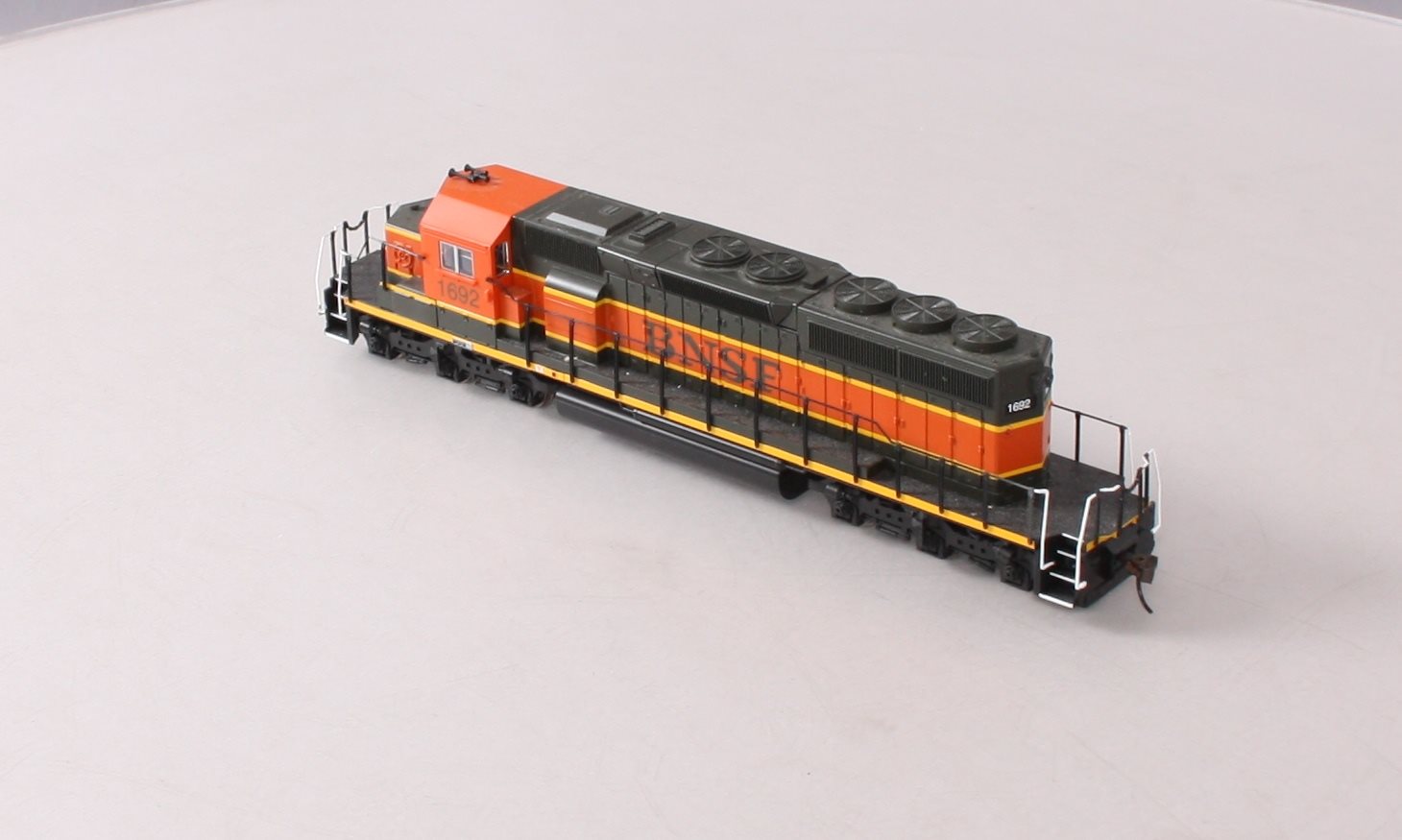 Bachmann 60911 HO BNSF EMD SD40-2 Diesel Locomotive #1692 (DCC Equipped) LN/Box