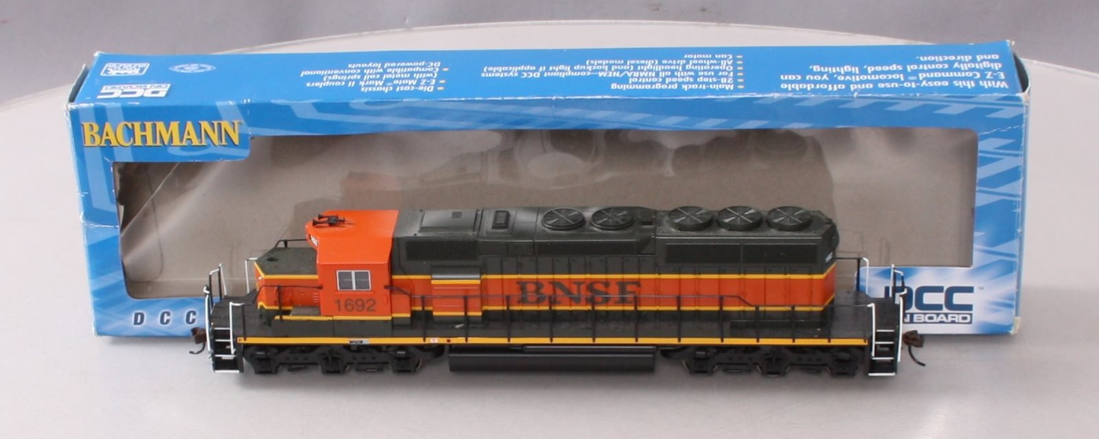 Bachmann 60911 HO BNSF EMD SD40-2 Diesel Locomotive #1692 (DCC Equipped)