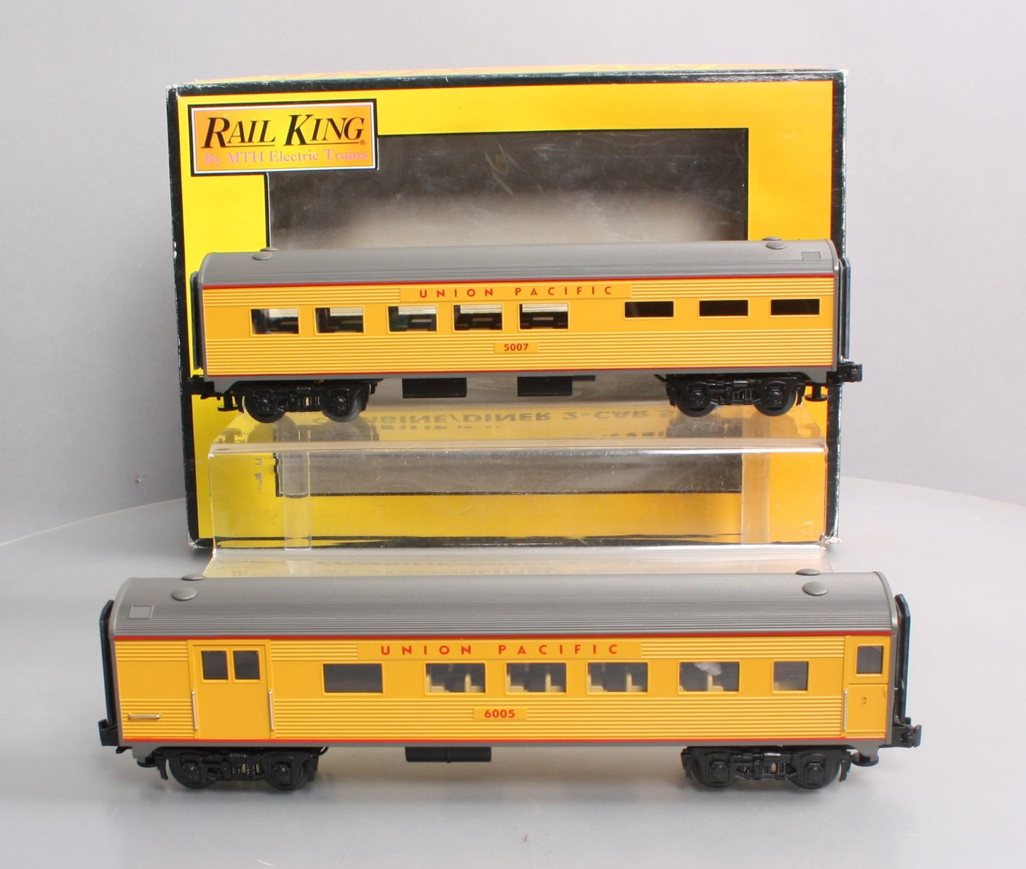 MTH 30-6034 O Union Pacific Streamlined Combination & Diner Car Set #6005/5007 LN/Box