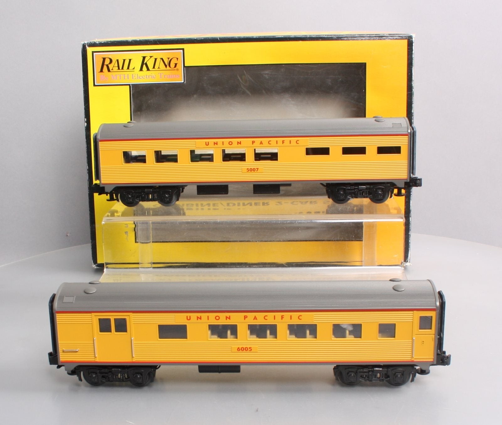 MTH 30-6034 O Union Pacific Streamlined Combination & Diner Car Set #6005/5007 LN/Box