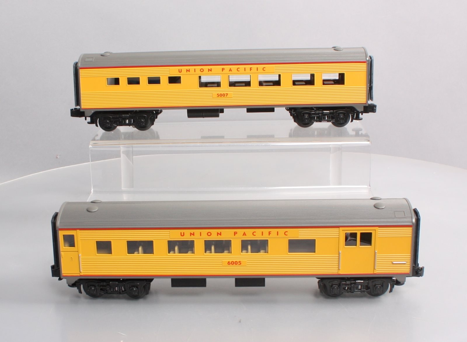 MTH 30-6034 O Union Pacific Streamlined Combination & Diner Car Set #6005/5007 LN/Box
