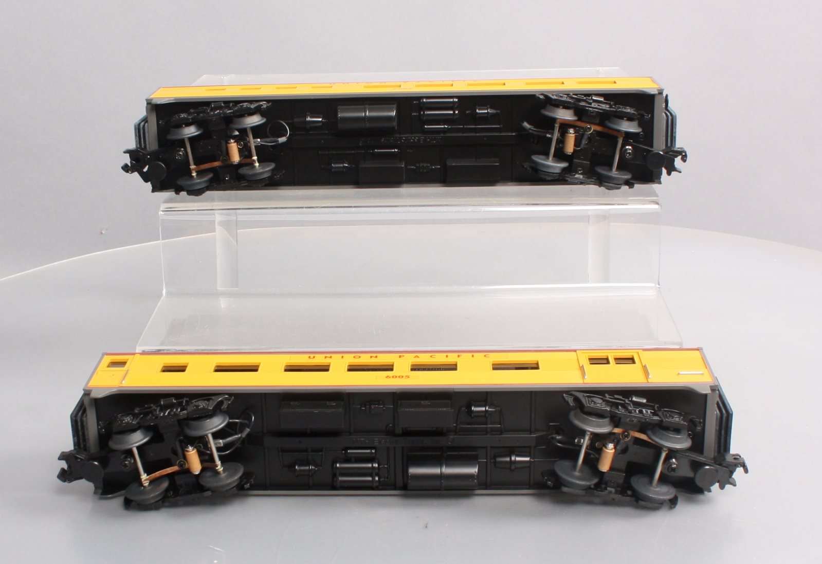 MTH 30-6034 O Union Pacific Streamlined Combination & Diner Car Set #6005/5007 LN/Box