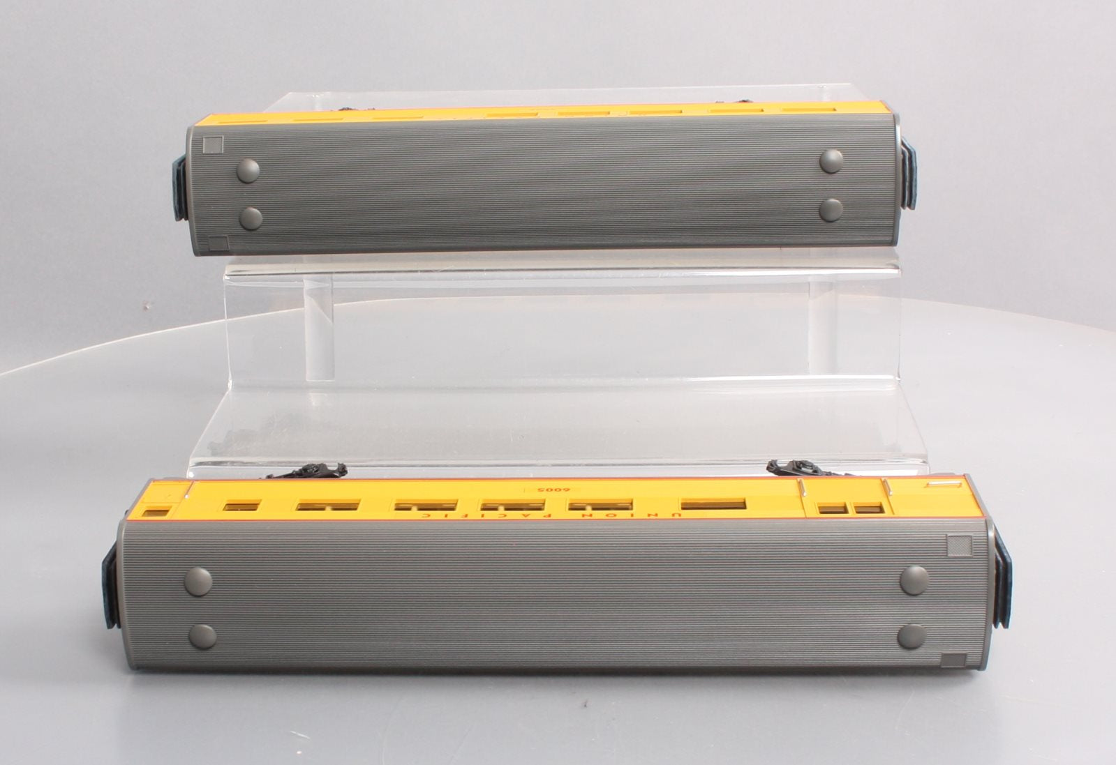 MTH 30-6034 O Union Pacific Streamlined Combination & Diner Car Set #6005/5007 LN/Box