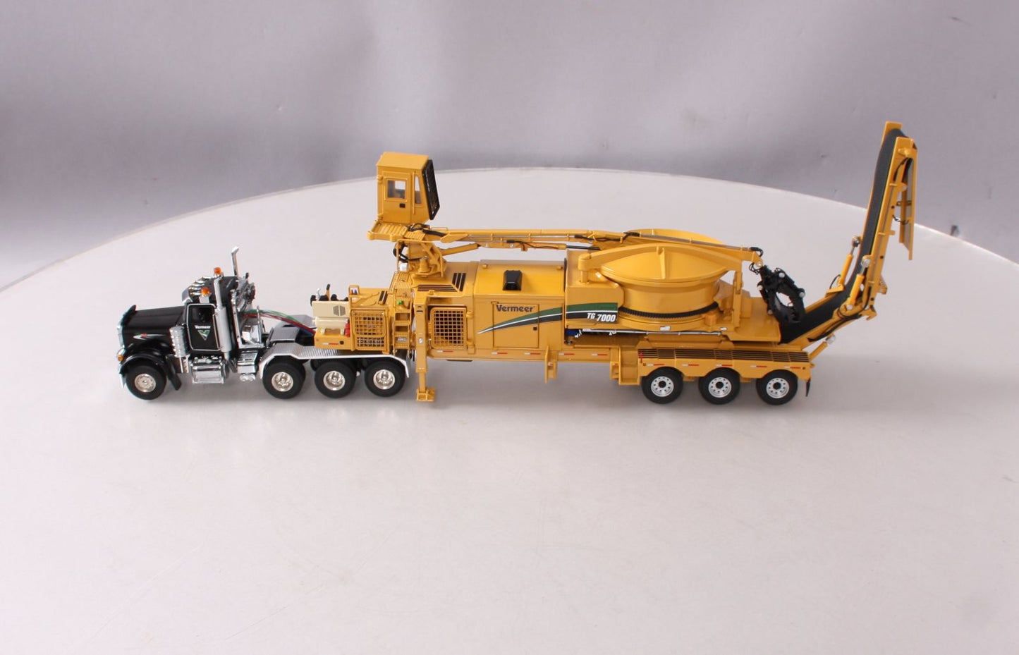Vermeer T01004 1:50 Scale Tub Grinder W/ Loader & Peterbilt Model 379 Cab