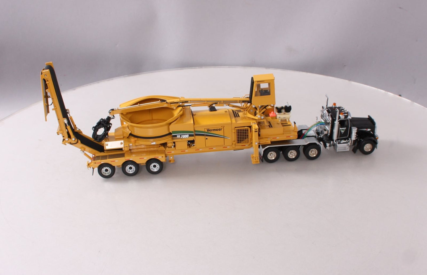 Vermeer T01004 1:50 Scale Tub Grinder W/ Loader & Peterbilt Model 379 Cab