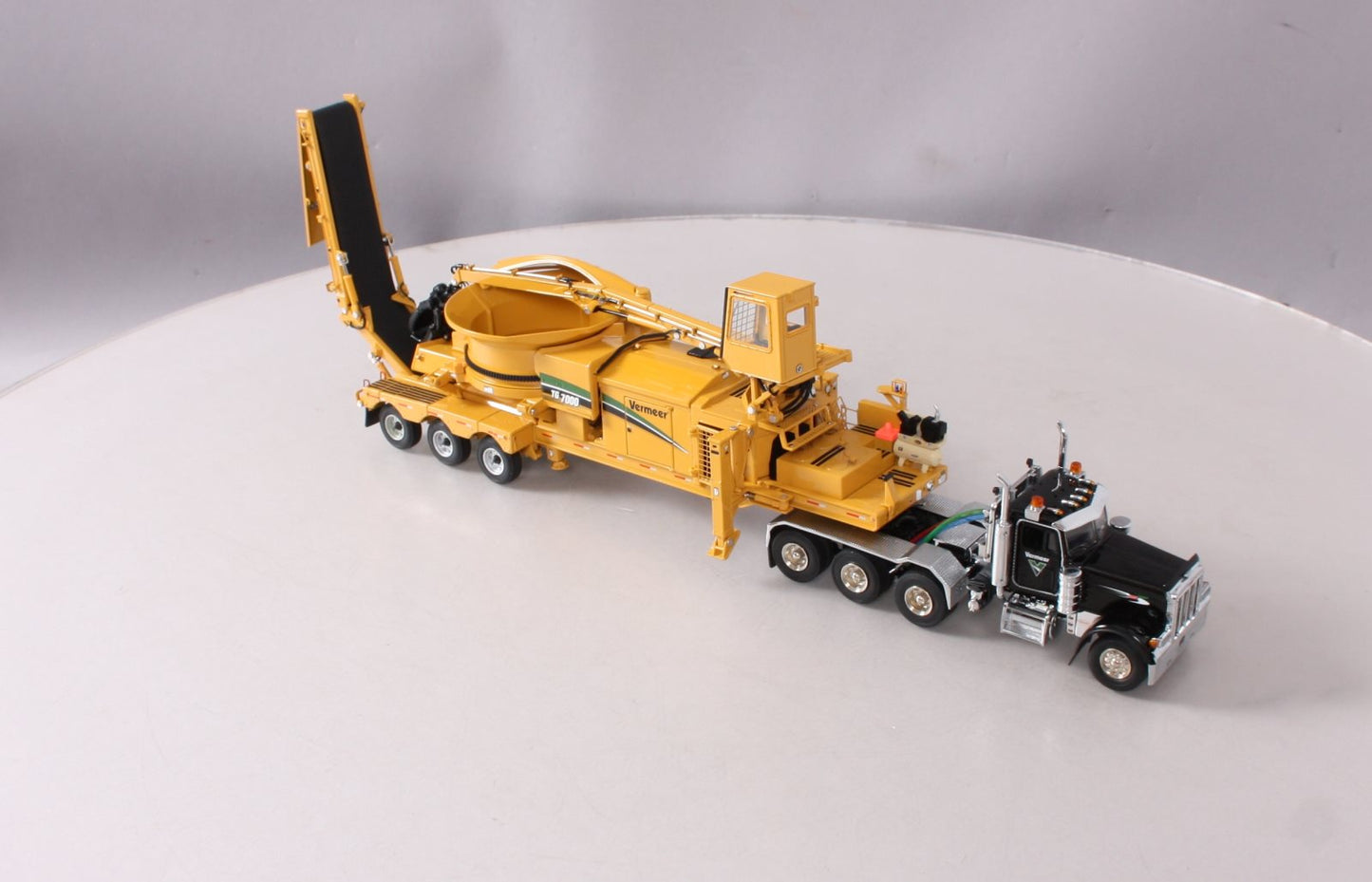 Vermeer T01004 1:50 Scale Tub Grinder W/ Loader & Peterbilt Model 379 Cab