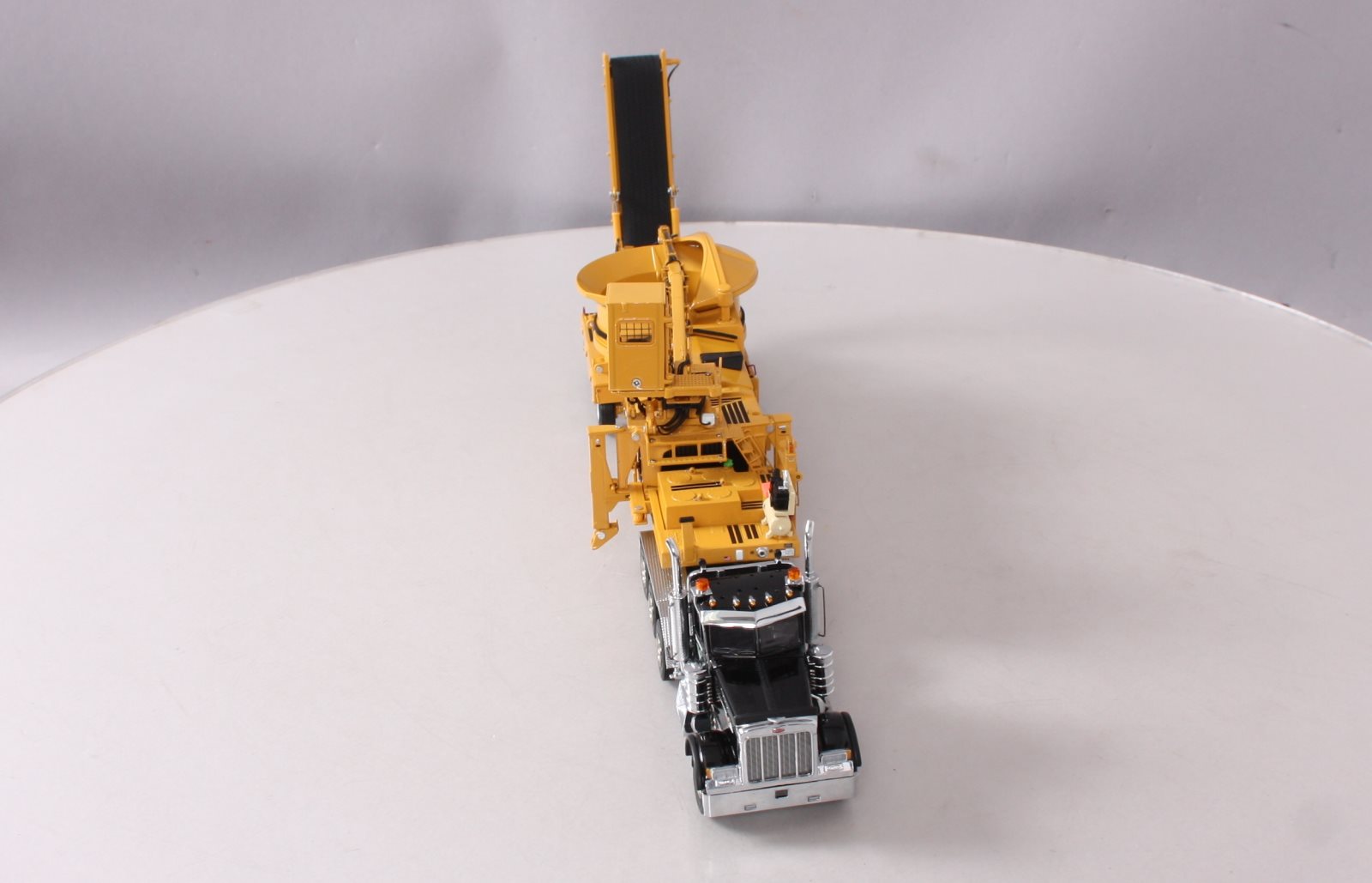 Vermeer T01004 1:50 Scale Tub Grinder W/ Loader & Peterbilt Model 379 Cab