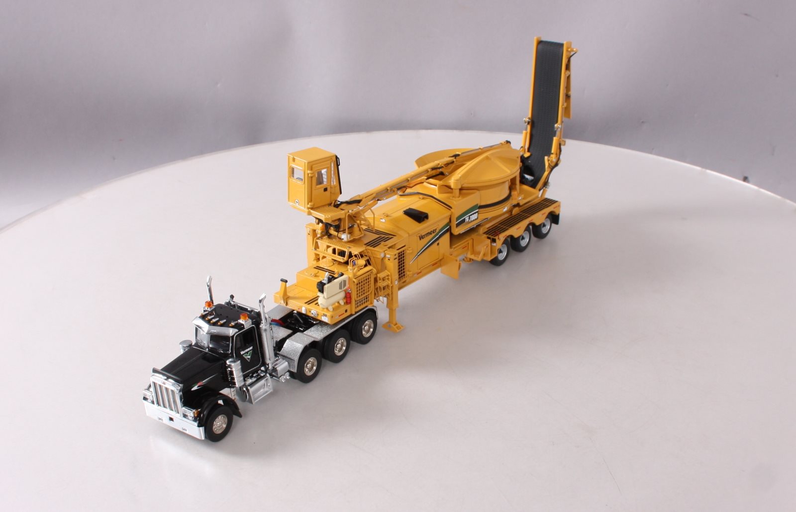 Vermeer T01004 1:50 Scale Tub Grinder W/ Loader & Peterbilt Model 379 Cab