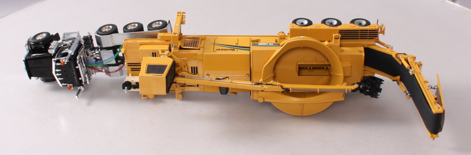Vermeer T01004 1:50 Scale Tub Grinder W/ Loader & Peterbilt Model 379 Cab