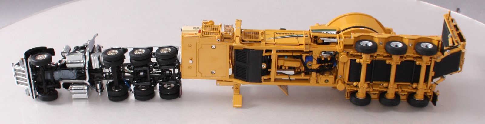 Vermeer T01004 1:50 Scale Tub Grinder W/ Loader & Peterbilt Model 379 Cab