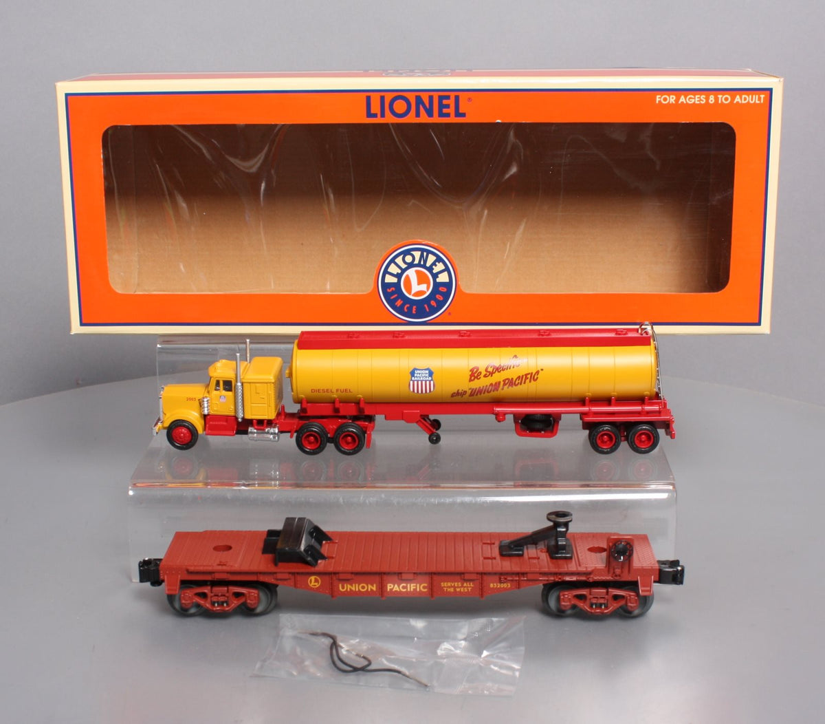 Lionel 6-52290 O Gauge Union Pacific St. Louis Tractor Trailer & Flatcar LN/Box