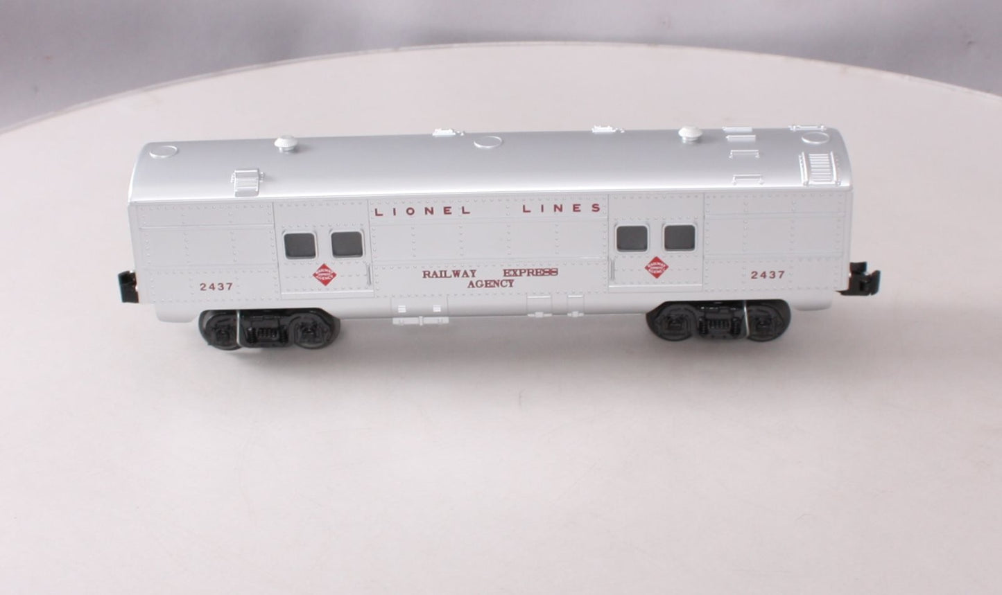 Lionel 6-52464 O Lionel Lines Illuminated Baggage Car #2437 NIB