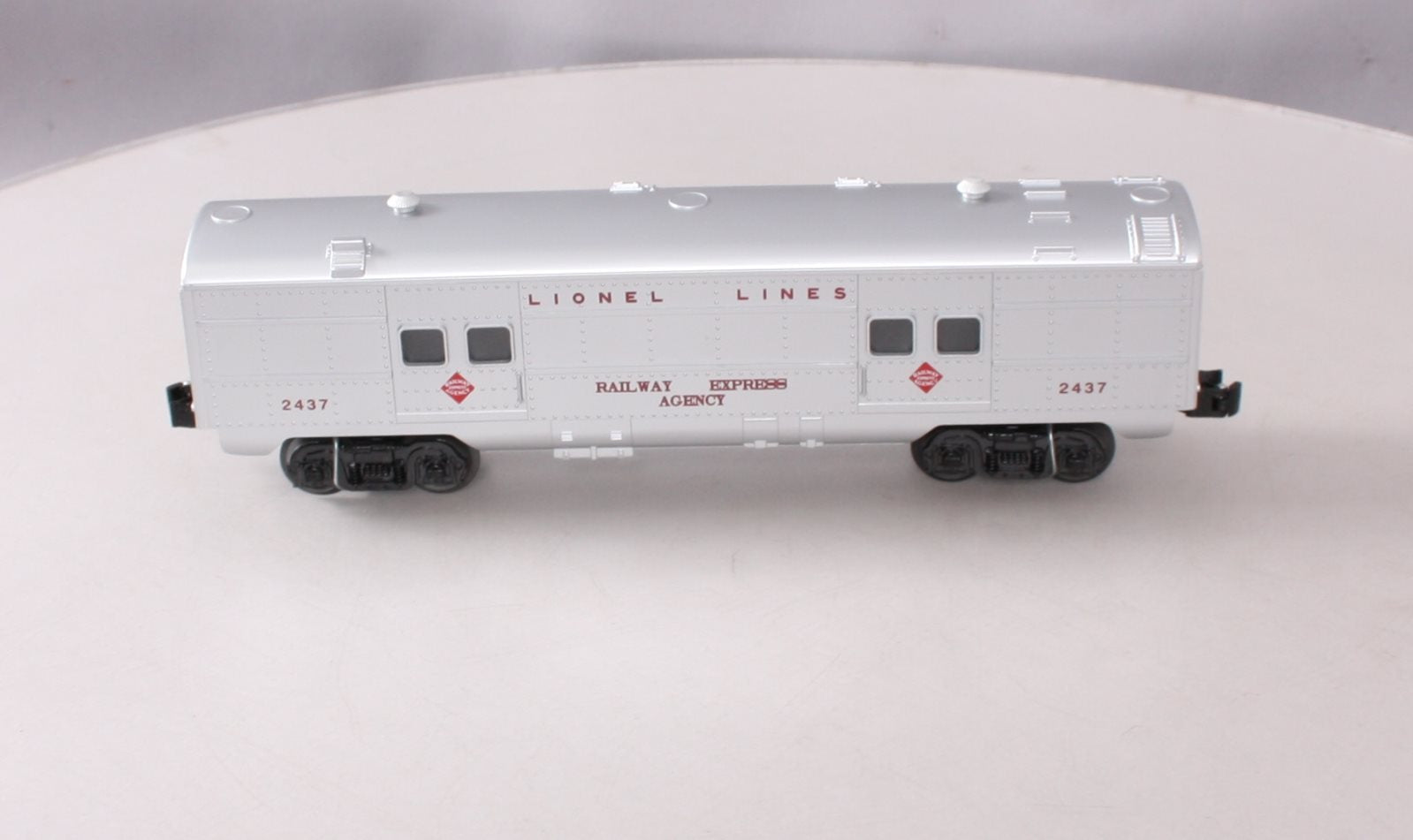 Lionel 6-52464 O Lionel Lines Illuminated Baggage Car #2437 NIB