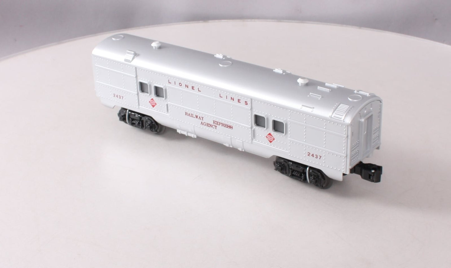 Lionel 6-52464 O Lionel Lines Illuminated Baggage Car #2437 NIB