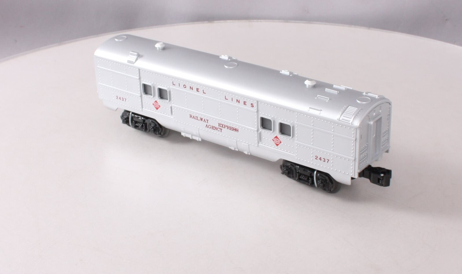 Lionel 6-52464 O Lionel Lines Illuminated Baggage Car #2437 NIB
