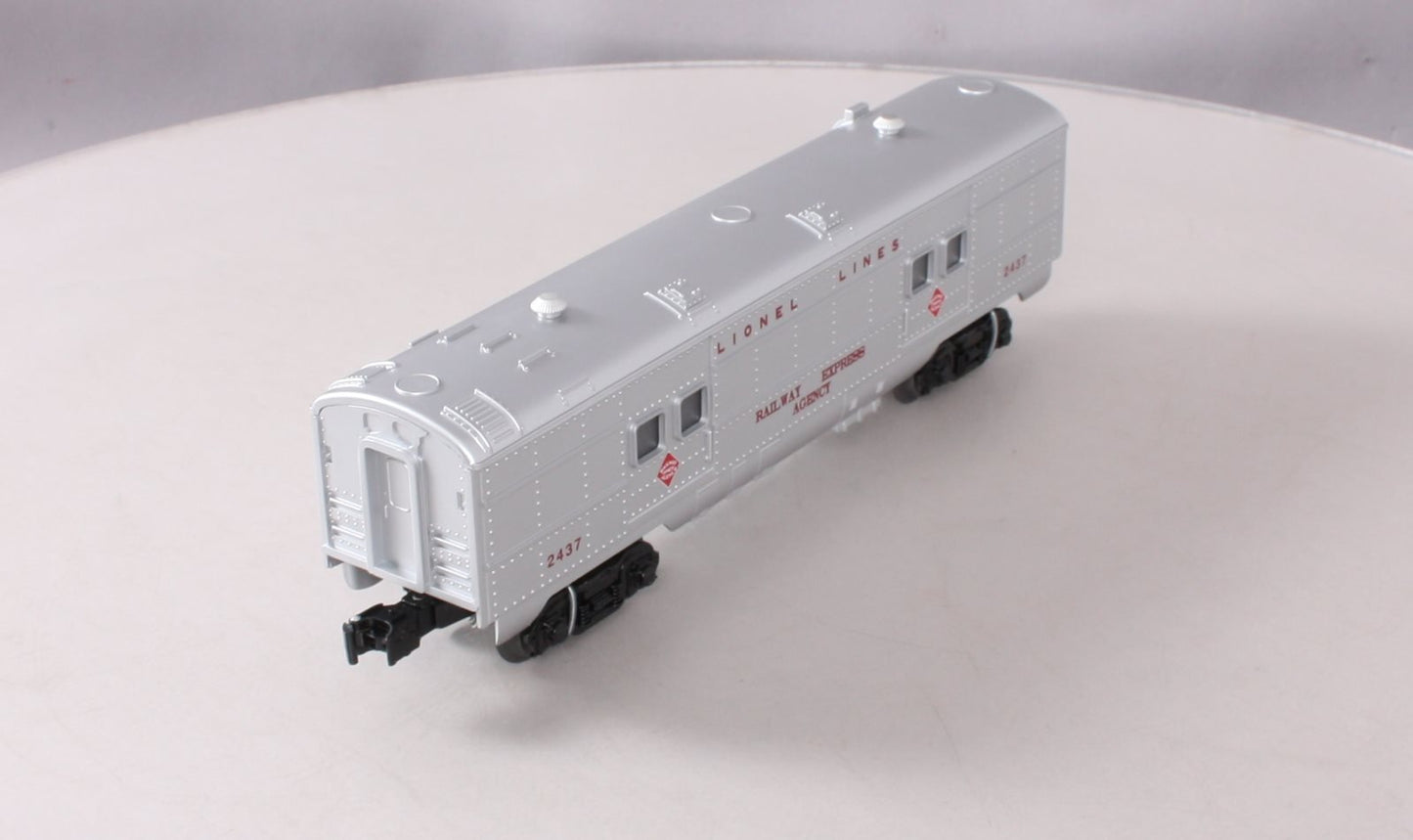 Lionel 6-52464 O Lionel Lines Illuminated Baggage Car #2437 NIB