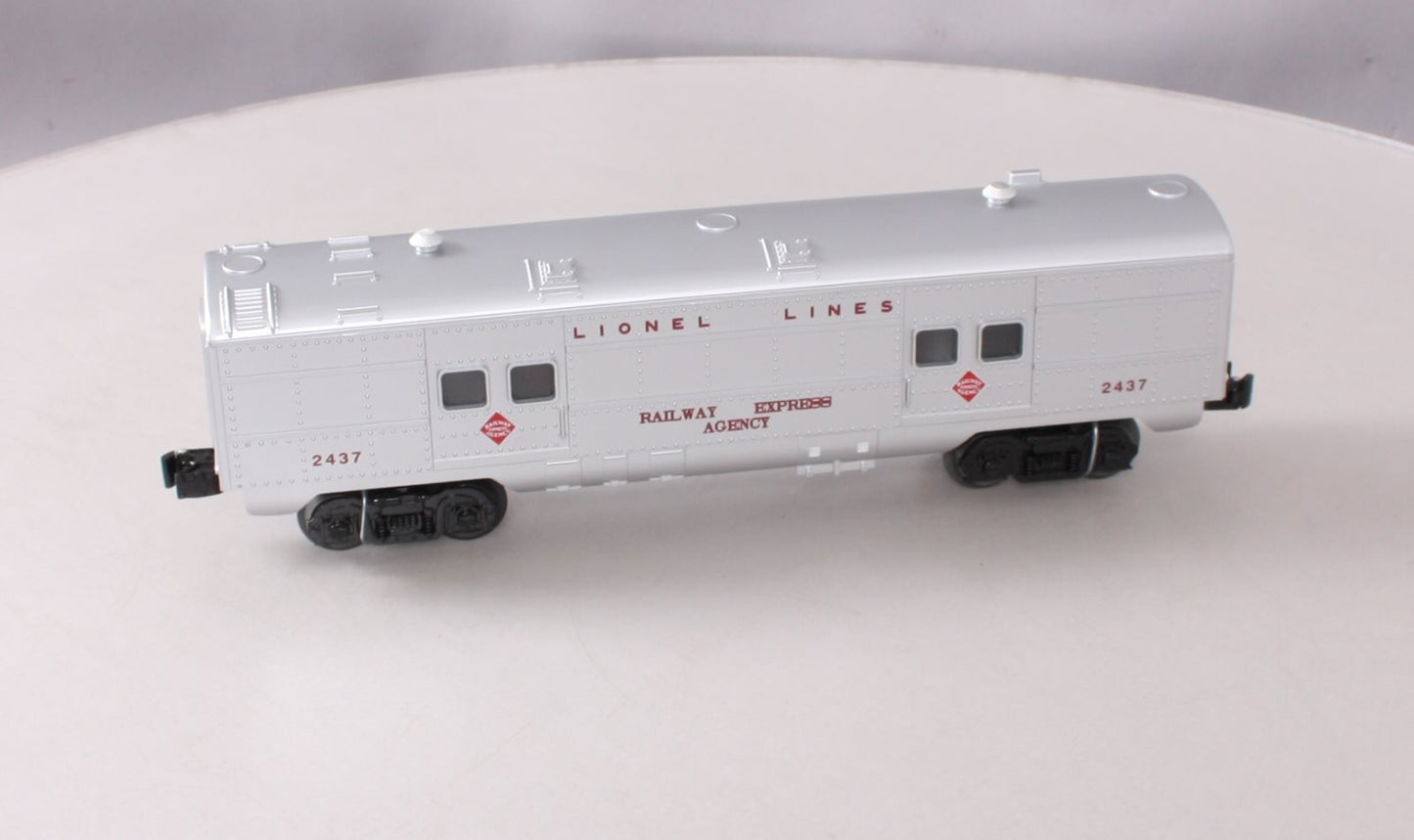 Lionel 6-52464 O Lionel Lines Illuminated Baggage Car #2437 NIB