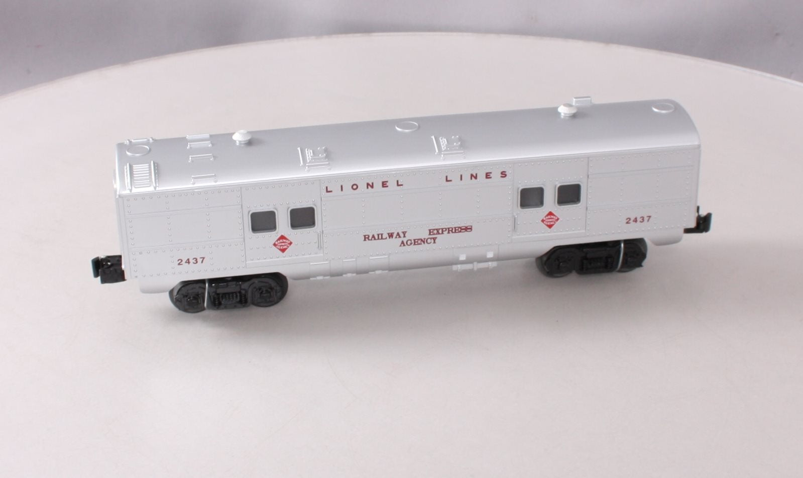 Lionel 6-52464 O Lionel Lines Illuminated Baggage Car #2437 NIB
