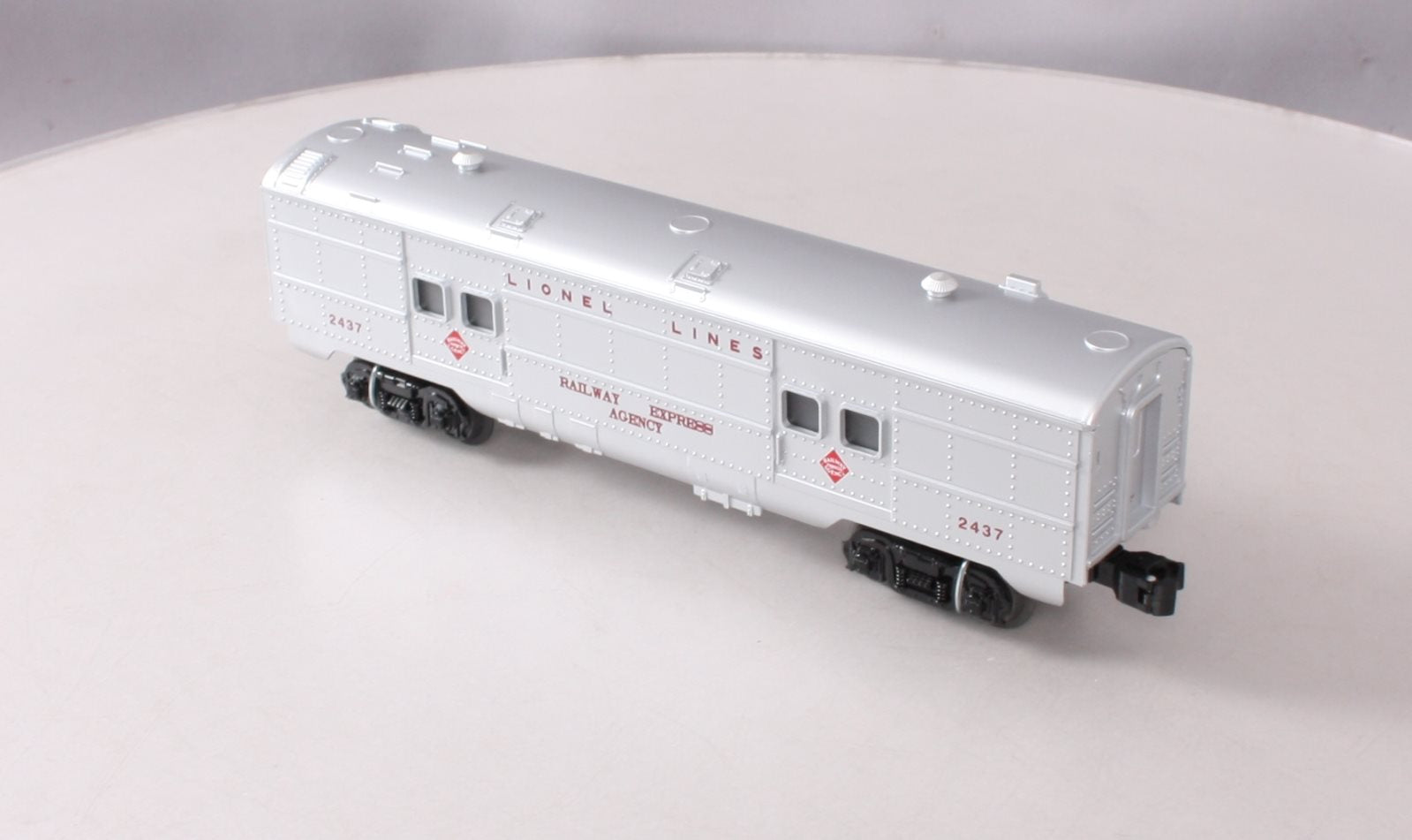 Lionel 6-52464 O Lionel Lines Illuminated Baggage Car #2437 NIB