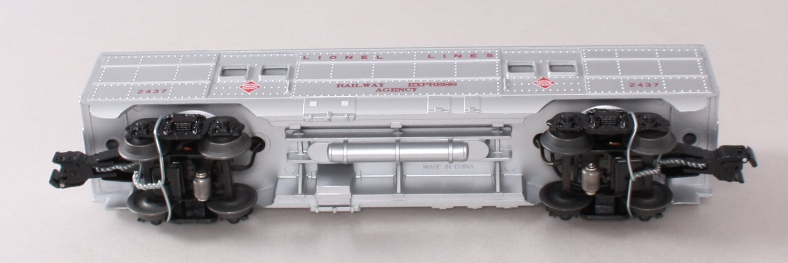 Lionel 6-52464 O Lionel Lines Illuminated Baggage Car #2437 NIB