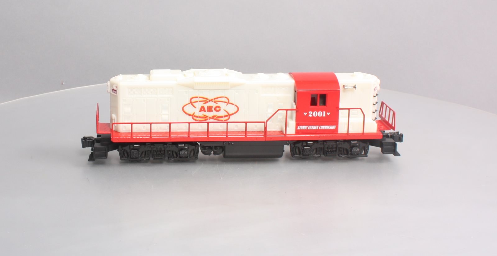 Lionel 6-28527 O Gauge AEC GP-9 (Glow in the Dark) Diesel Locomotive #2001 LN/Box