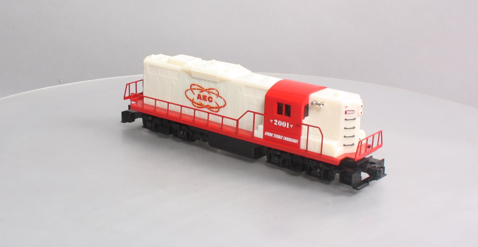 Lionel 6-28527 O Gauge AEC GP-9 (Glow in the Dark) Diesel Locomotive #2001 LN/Box