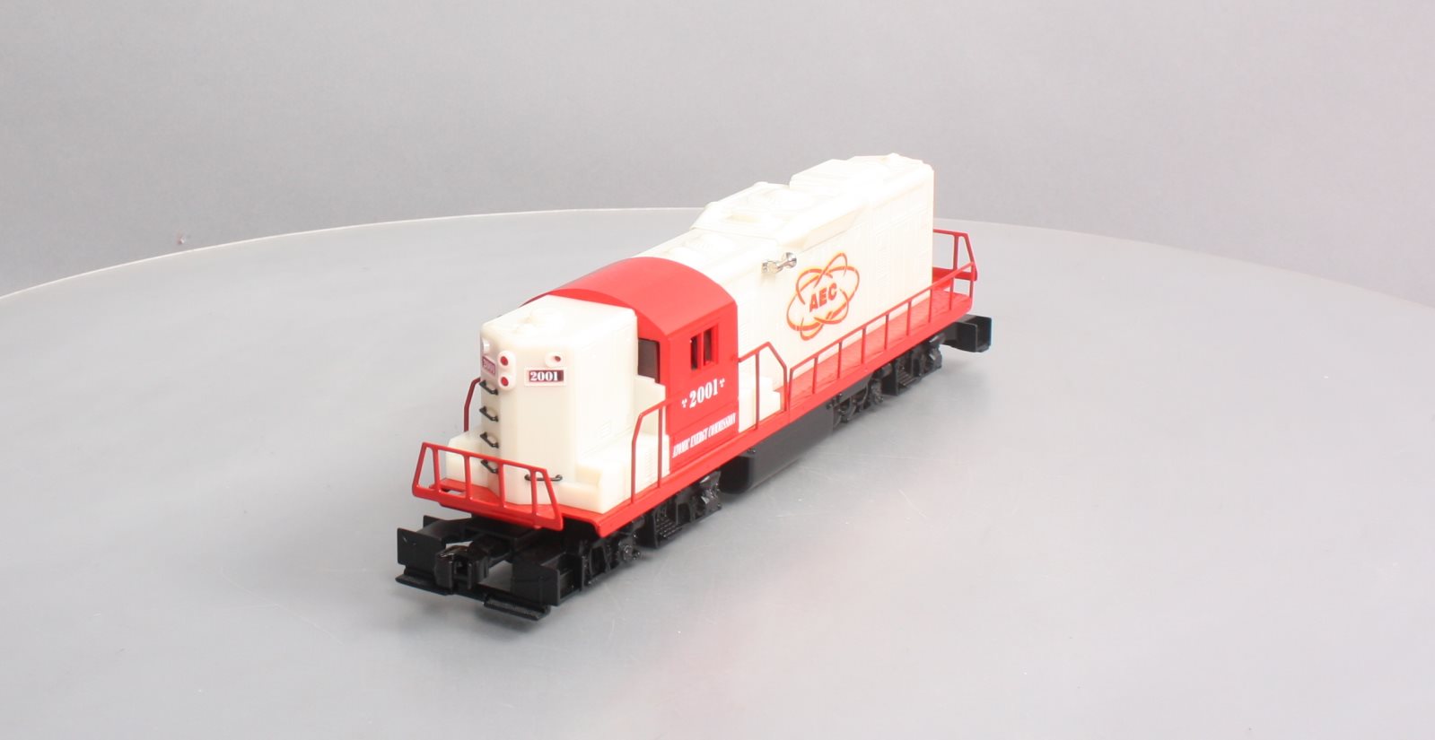 Lionel 6-28527 O Gauge AEC GP-9 (Glow in the Dark) Diesel Locomotive #2001 LN/Box