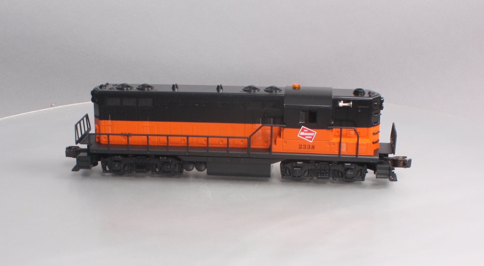 Lionel 6-18565 O Gauge Milwaukee Road GP-9 Diesel Locomotive w/TMCC #2338 LN/Box