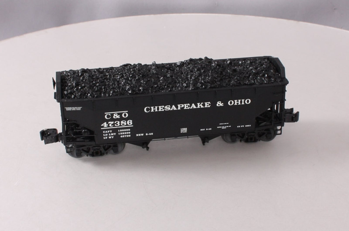 Lionel 6-17083 O Chesapeake & Ohio 2-Bay Offset Hopper Car #47386 NIB