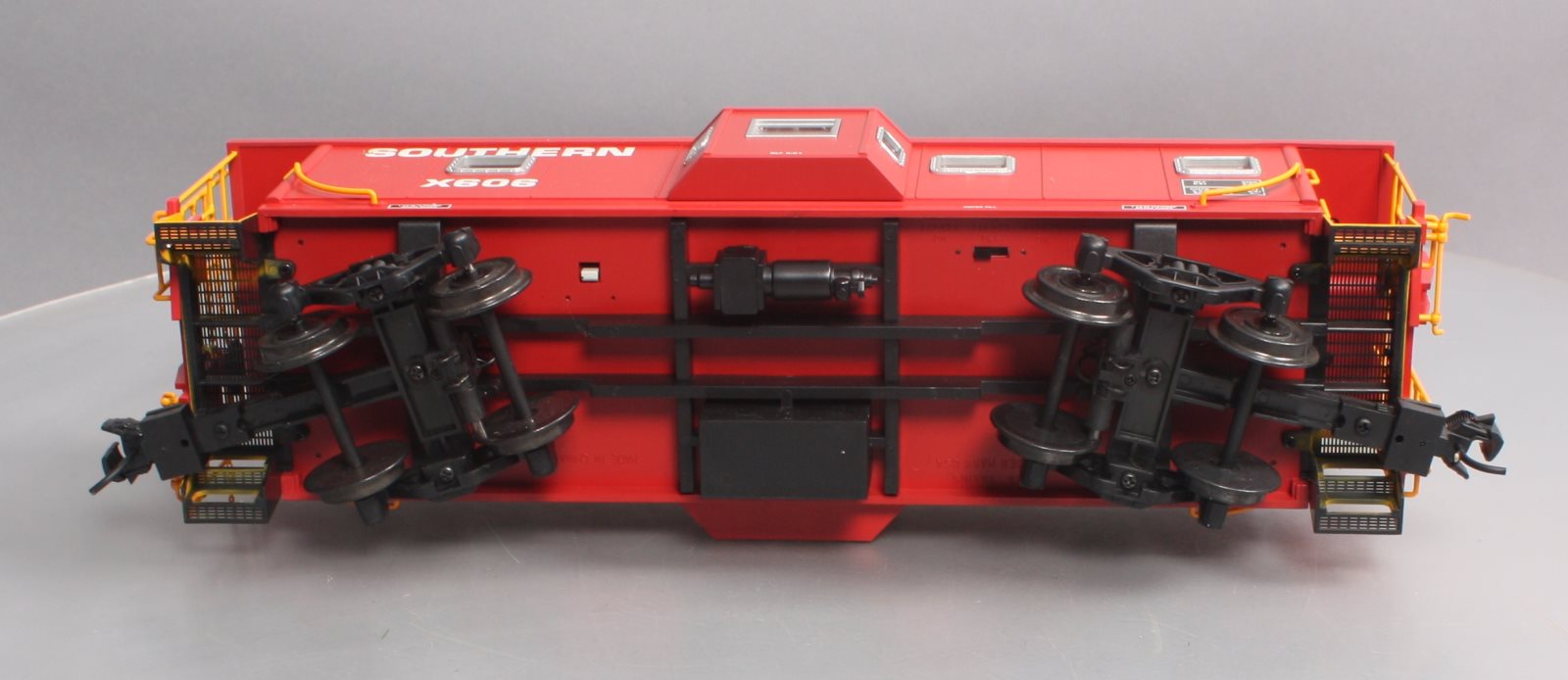 USA Trains 12062 G Southern Baywindow Caboose - Metal Wheels
