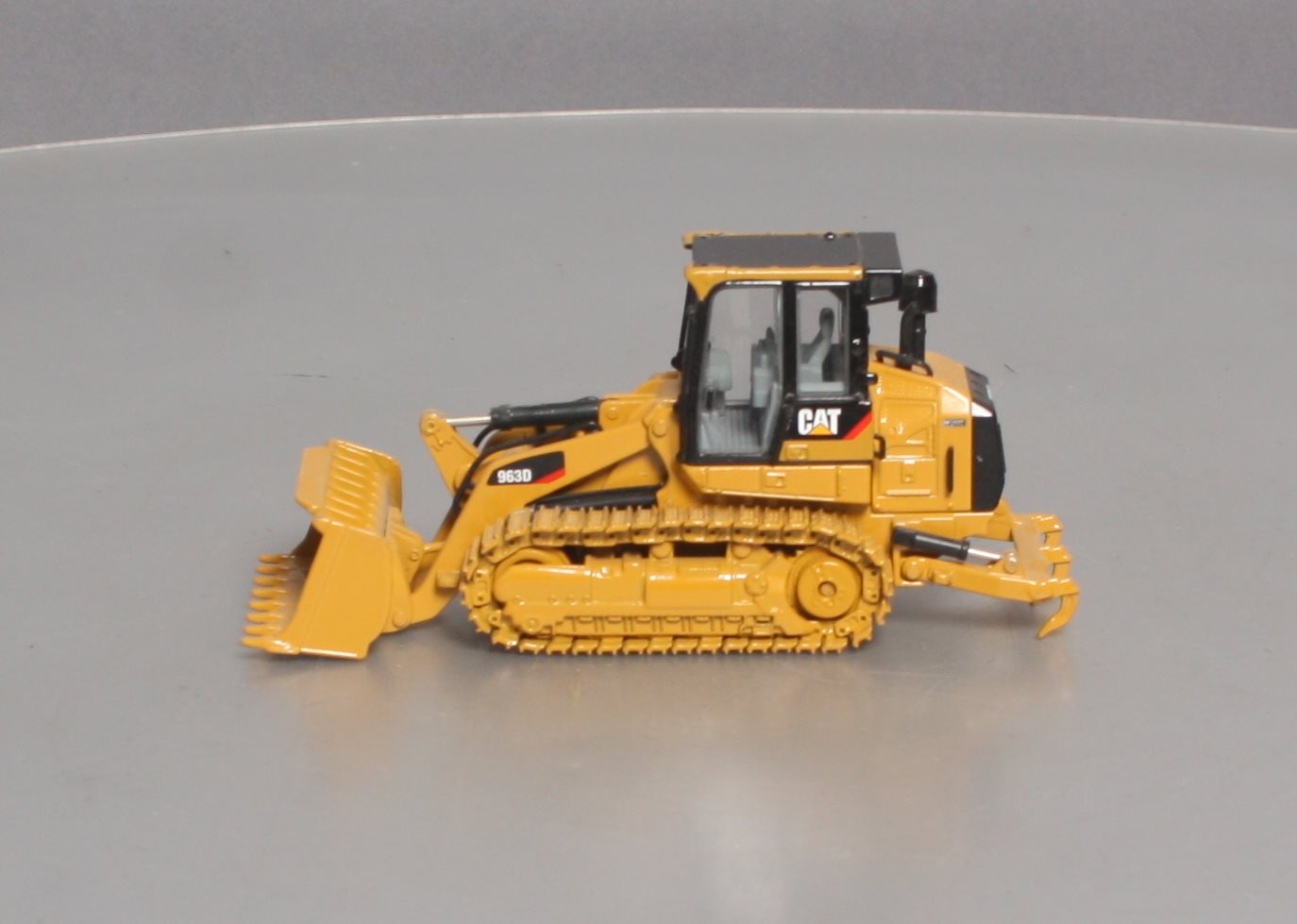 Norscot 55194 1:50 Caterpillar 963D Track Loader with Metal Norscot 55194 1:50 Caterpillar 963D Track Loader with Metal