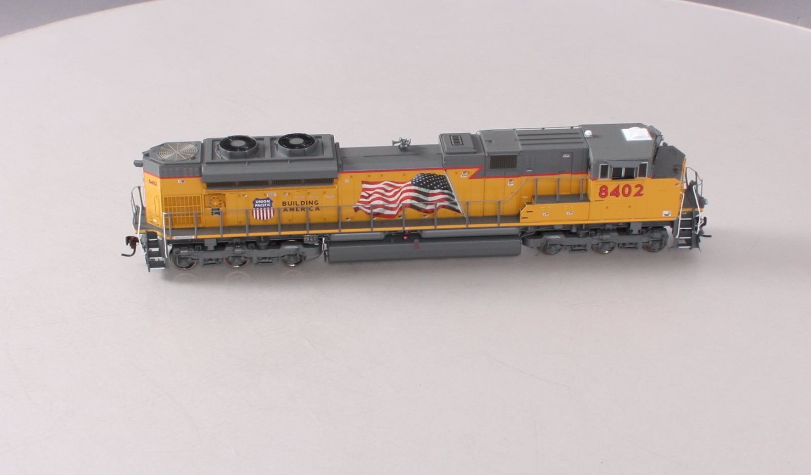 Athearn G68622 HO Union Pacific SD70ACe Diesel Locomotive w/DCC & Sound #8402