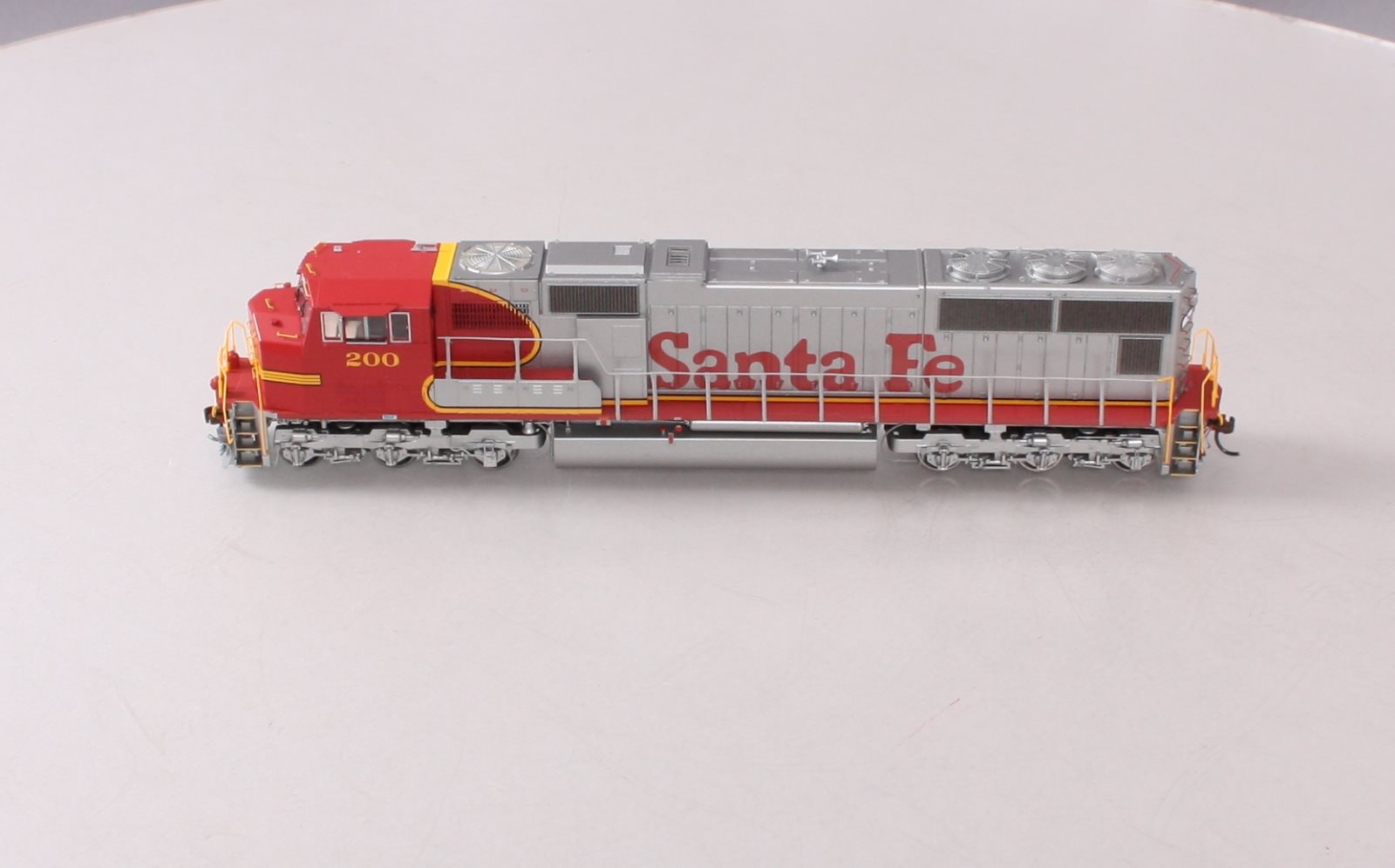 Athearn G69311 HO Santa Fe EMD SD75M Diesel Locomotive w/DCC & Sound #200