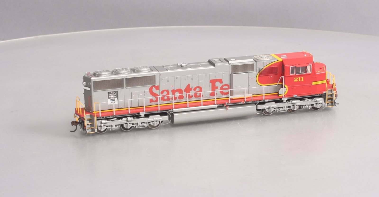 Athearn G69313 HO Santa Fe SD75M Diesel Locomotive w/DCC & Sound #211