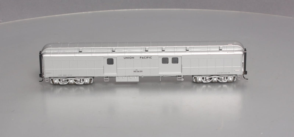 Walthers 932-10532 HO Union Pacific MOW Heavyweight Baggage Car #903659