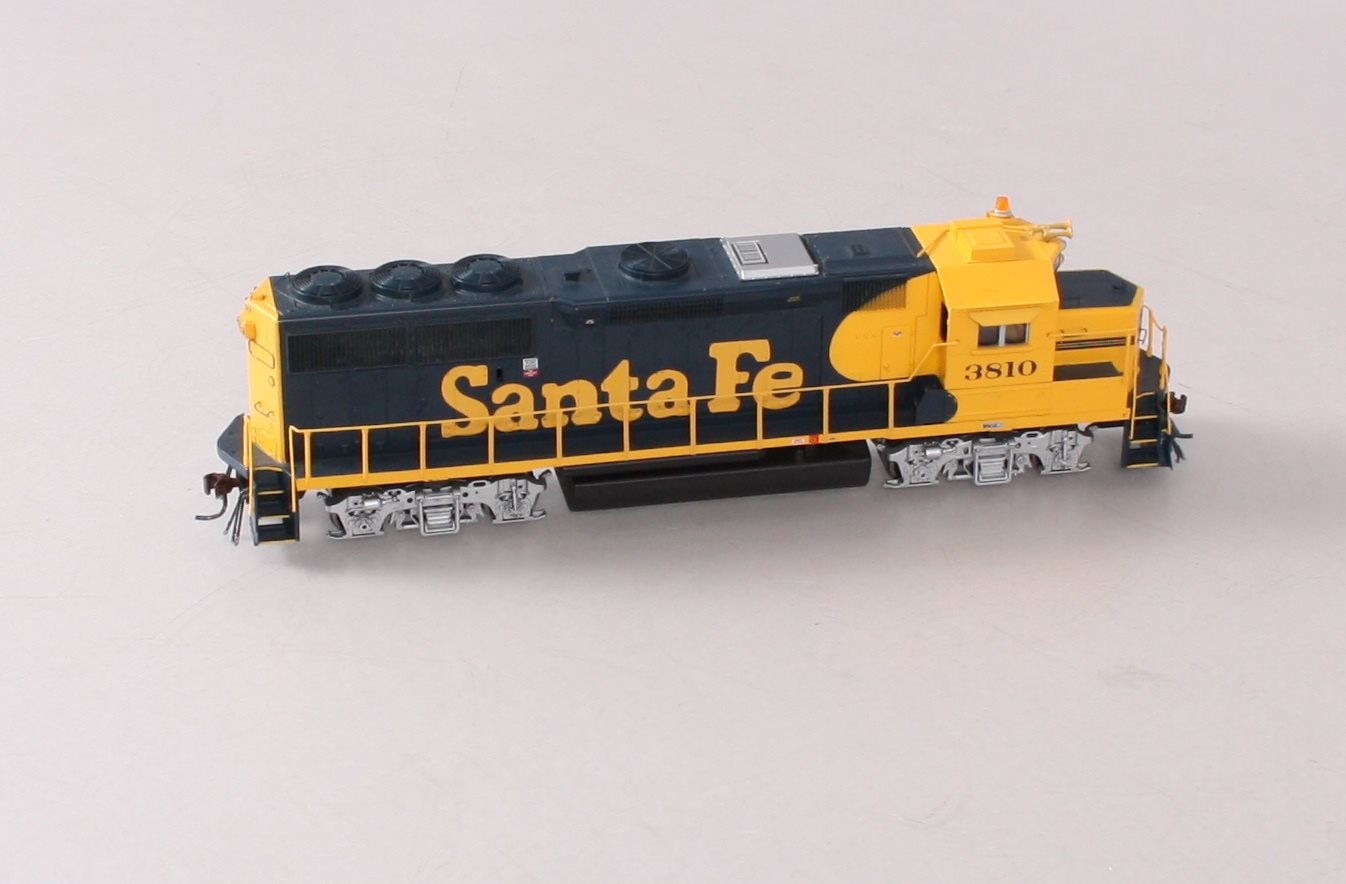 Athearn 77825 HO Scale Santa Fe GP50 Diesel Locomotive #3810 LN/Box