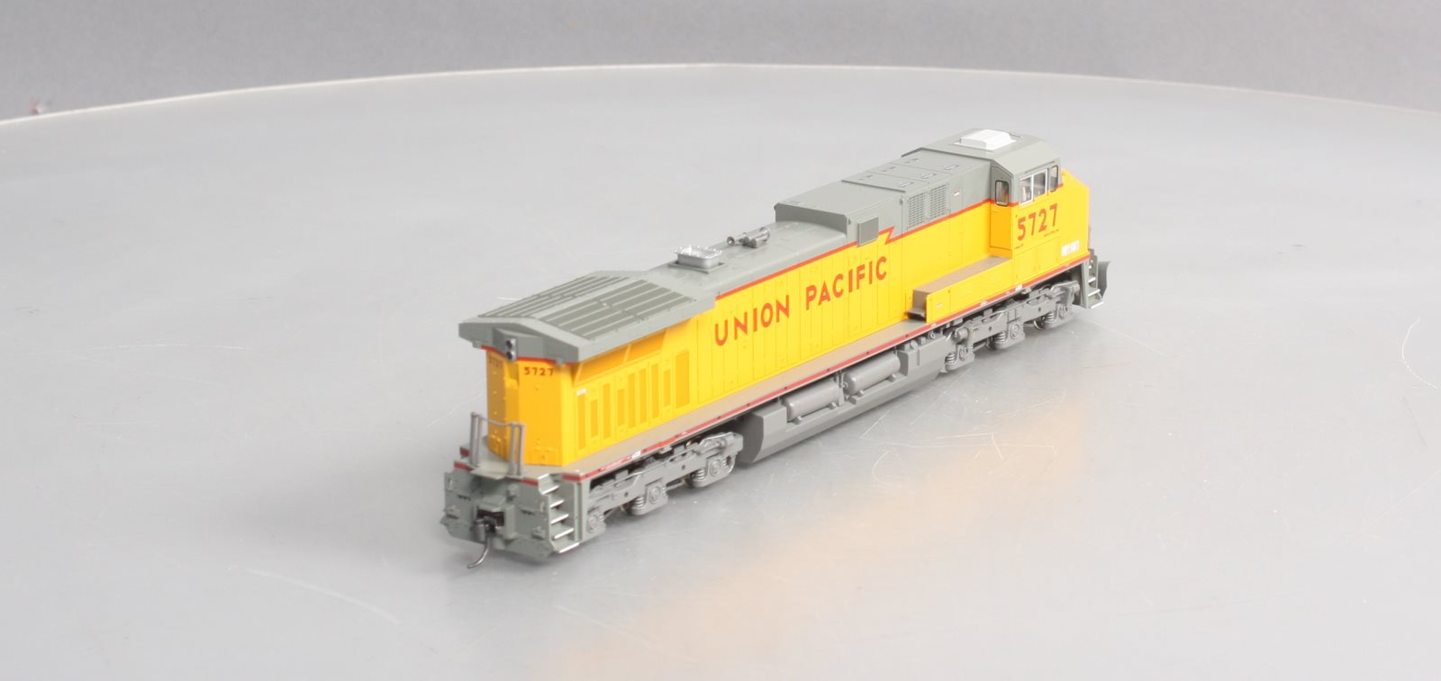 Kato 37-6435 HO Scale Union Pacific AC4400CW Diesel Locomotive #5727 LN/Box