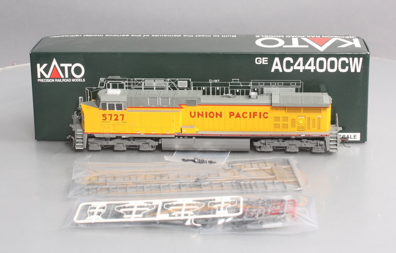 Kato 37-6435 HO Scale Union Pacific AC4400CW Diesel Locomotive #5727 LN/Box