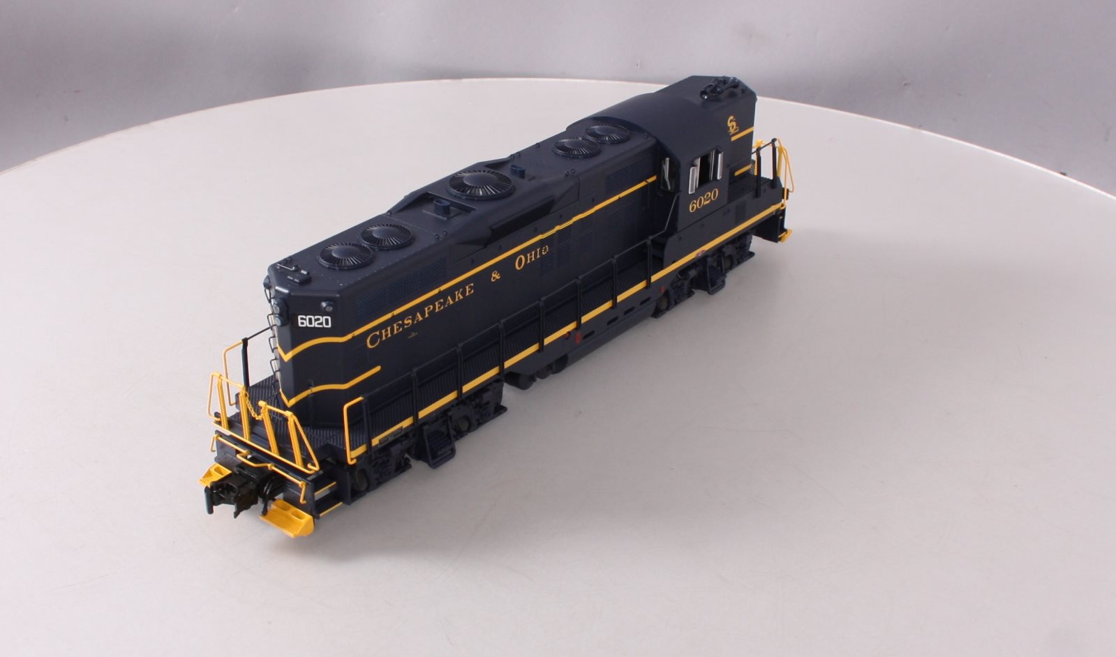 Atlas 1423-2 O Gauge C&O Powered GP-9 Diesel Locomotive [3 Rail w/TMCC] LN/Box