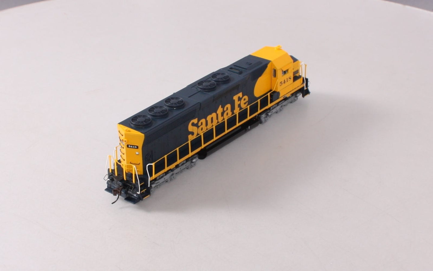 Bachmann 82719 HO Santa Fe SD-45 Diesel Locomotive w/DCC #5418