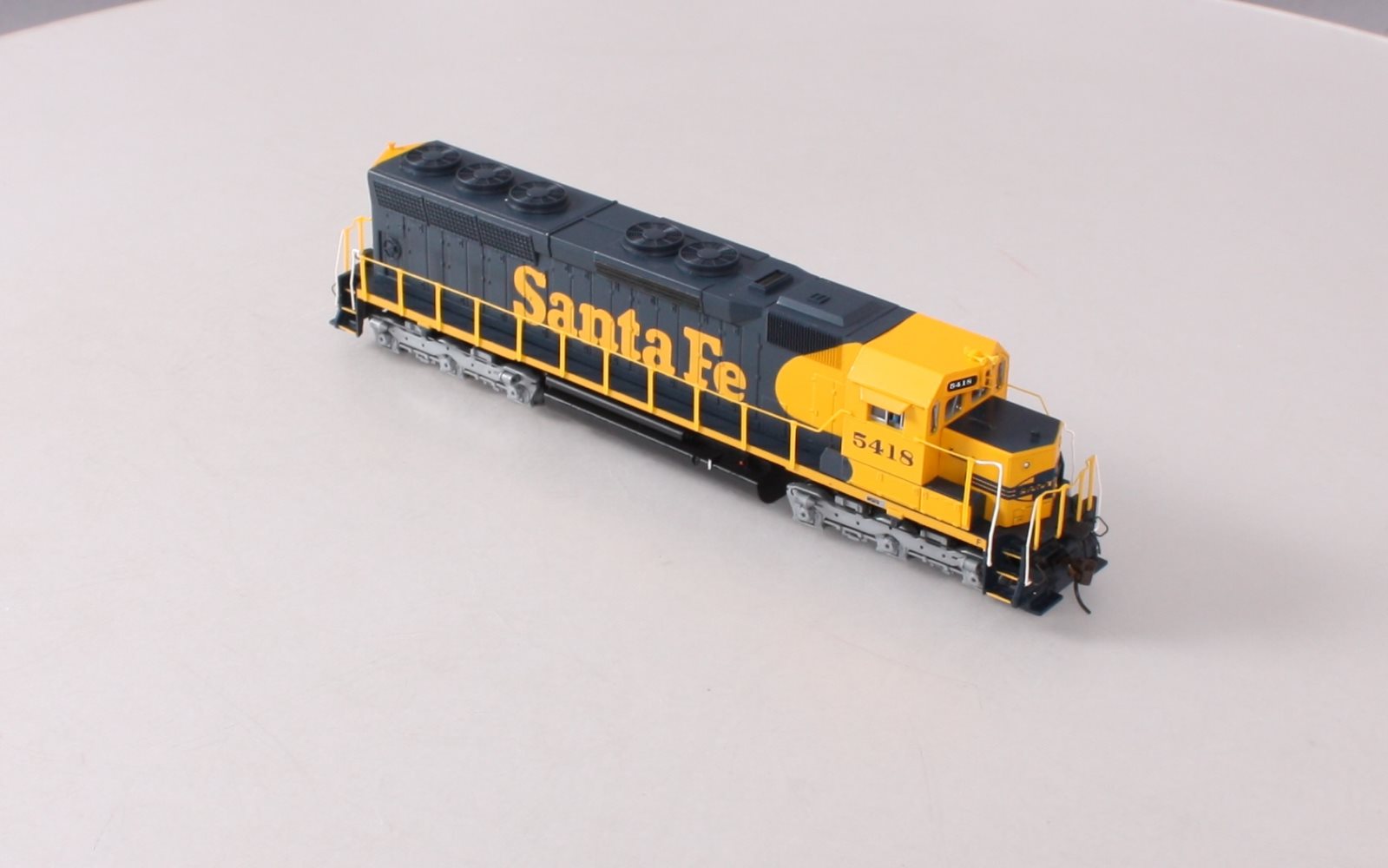 Bachmann 82719 HO Santa Fe SD-45 Diesel Locomotive w/DCC #5418