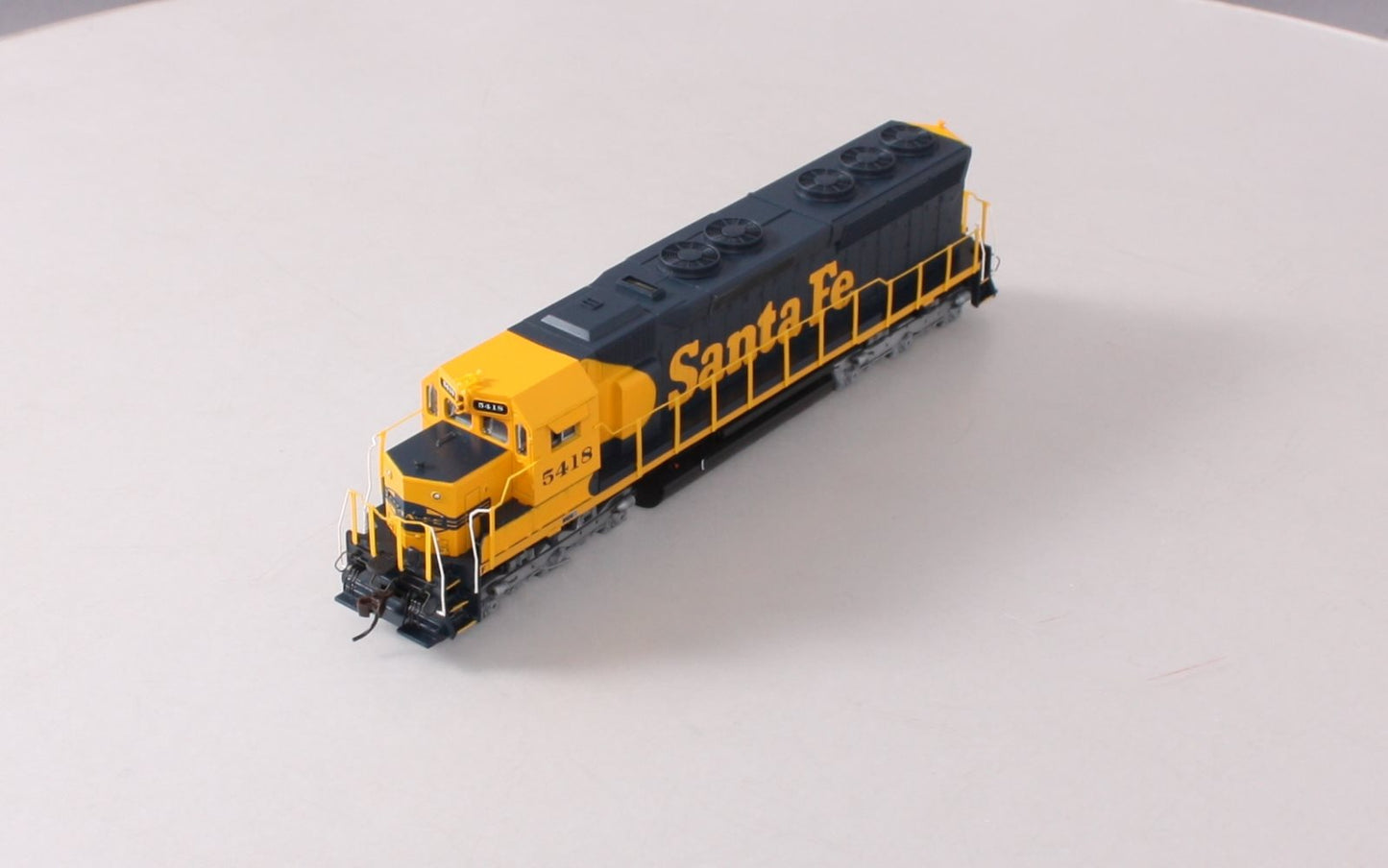 Bachmann 82719 HO Santa Fe SD-45 Diesel Locomotive w/DCC #5418