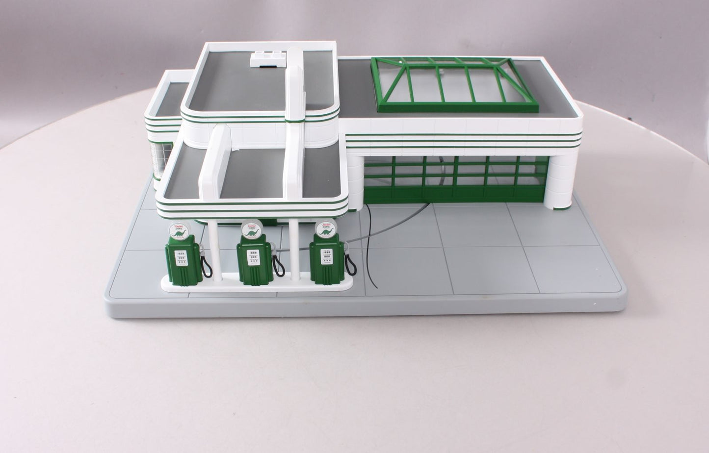 MTH 30-9101 O Gauge Sinclair Assembled Operating Gas Station NIB