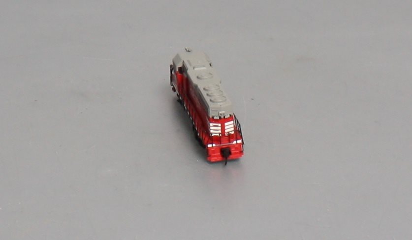 Atlas 40002773 N CBQ EMD GP40 Low Nose Diesel Locomotive Dynamic Brakes #180